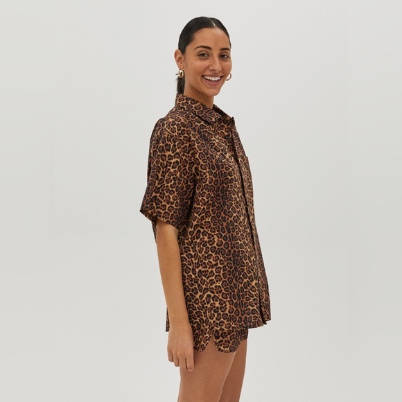 TNA (Aritzia) Maverick Button Up Blouse in Leopard. 100% Cotton. - Picture 5 of 11